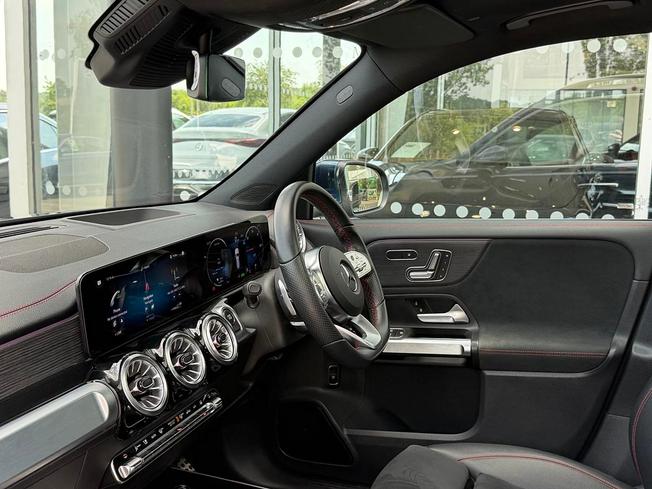 MERCEDES-BENZ Eqb Photo 3