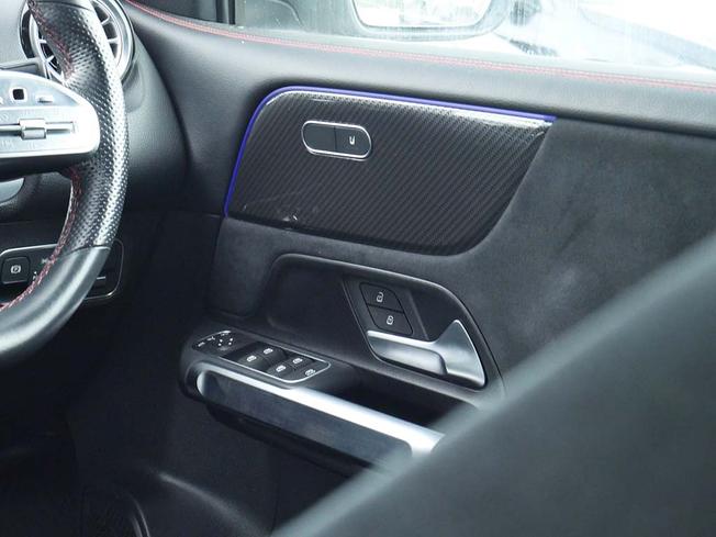 MERCEDES-BENZ Glb Photo 38