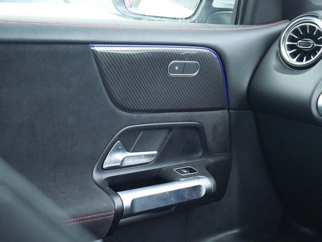 MERCEDES-BENZ Glb Photo 39