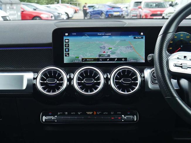 MERCEDES-BENZ Glb Photo 40