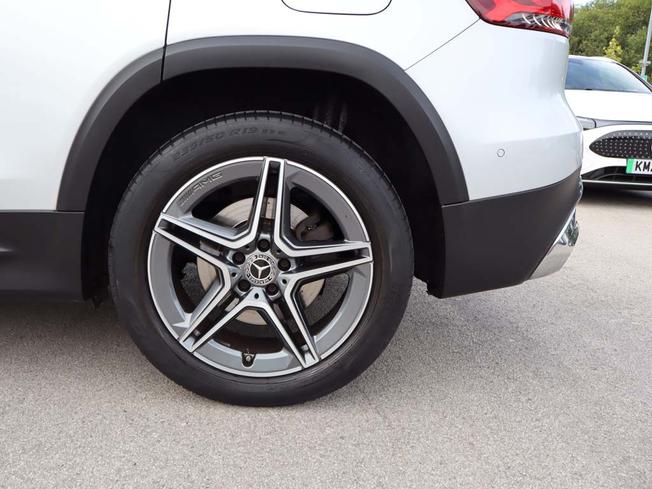 MERCEDES-BENZ GLB Photo 14