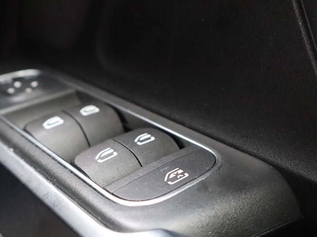 MERCEDES-BENZ GLB Photo 29