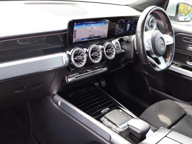 MERCEDES-BENZ GLB Photo 3