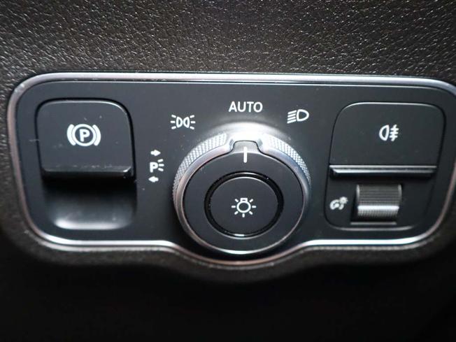 MERCEDES-BENZ GLB Photo 30