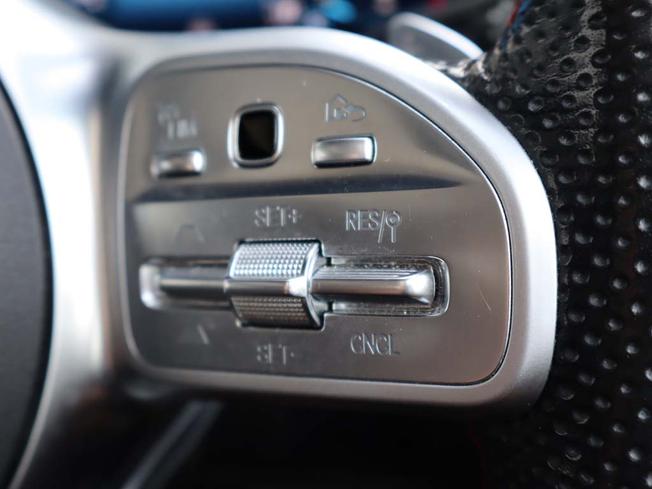 MERCEDES-BENZ GLB Photo 31