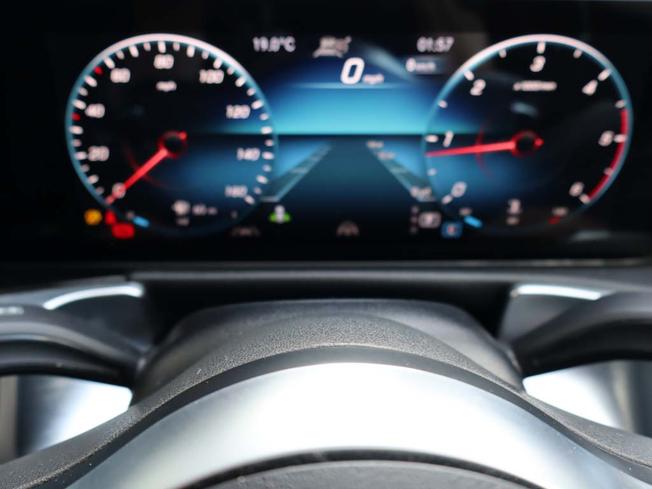 MERCEDES-BENZ GLB Photo 33
