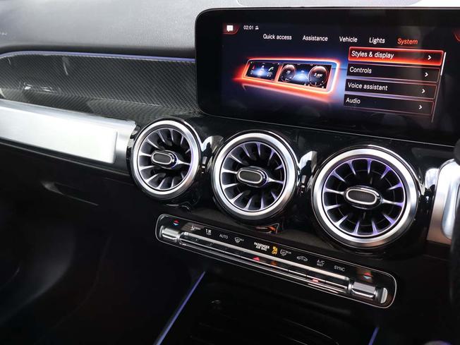 MERCEDES-BENZ GLB Photo 45