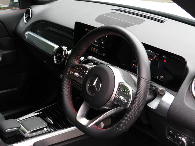 Mercedes Benz - GLB 220 d 4Matic - Interior detail view with controls and  steering wheel Stock-Foto
