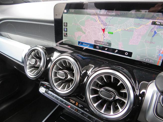 MERCEDES-BENZ GLB Photo 13