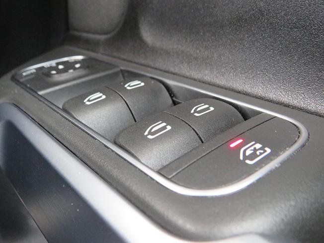 MERCEDES-BENZ GLB Photo 22