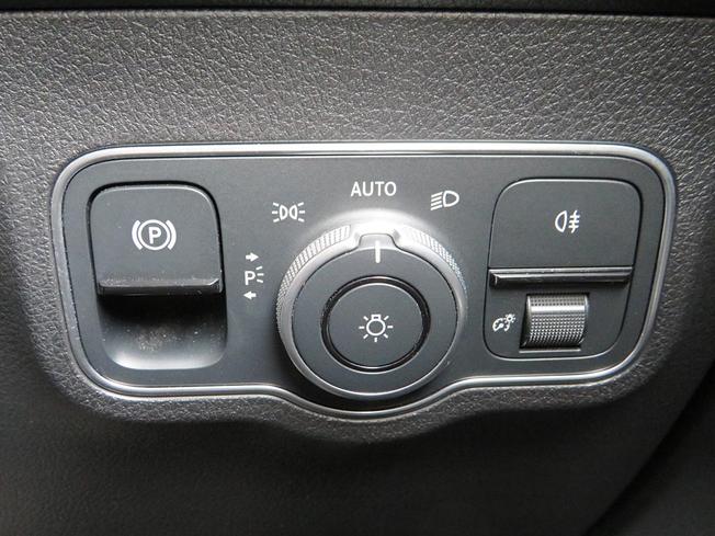 MERCEDES-BENZ GLB Photo 24