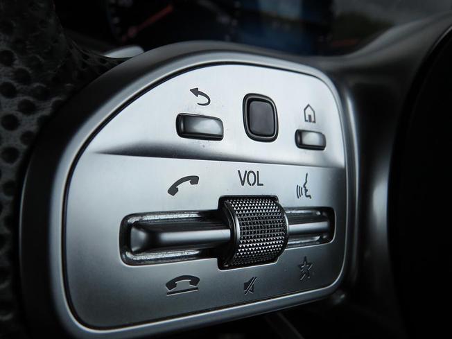 MERCEDES-BENZ GLB Photo 25