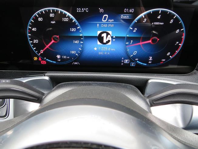 MERCEDES-BENZ GLB Photo 28