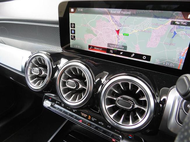 MERCEDES-BENZ GLB Photo 31