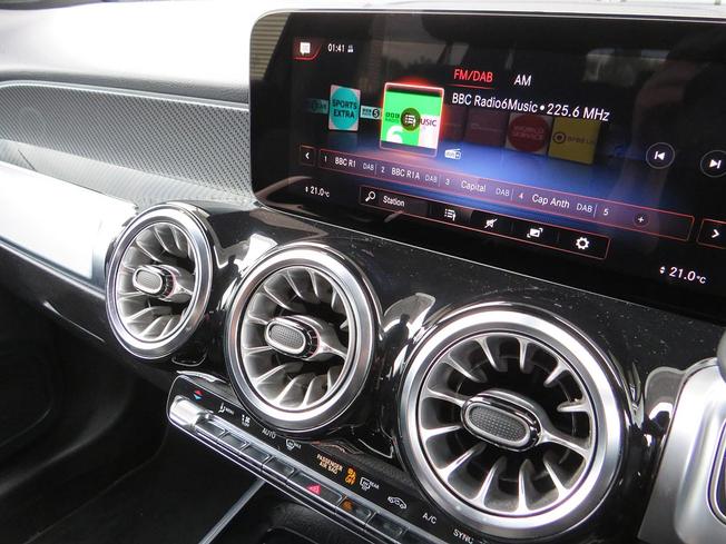 MERCEDES-BENZ GLB Photo 32