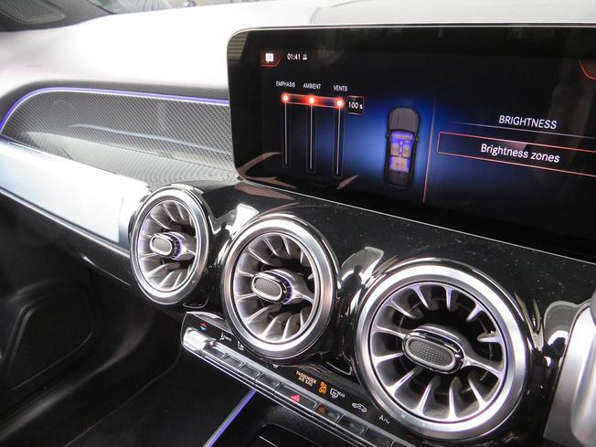 MERCEDES-BENZ GLB Photo 35