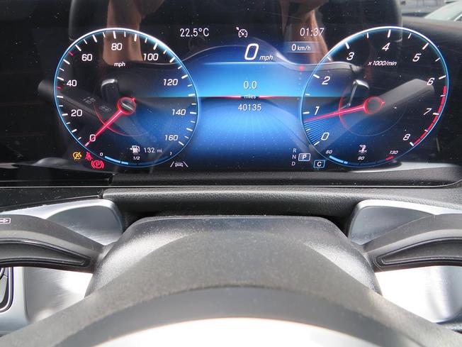 MERCEDES-BENZ GLB Photo 4