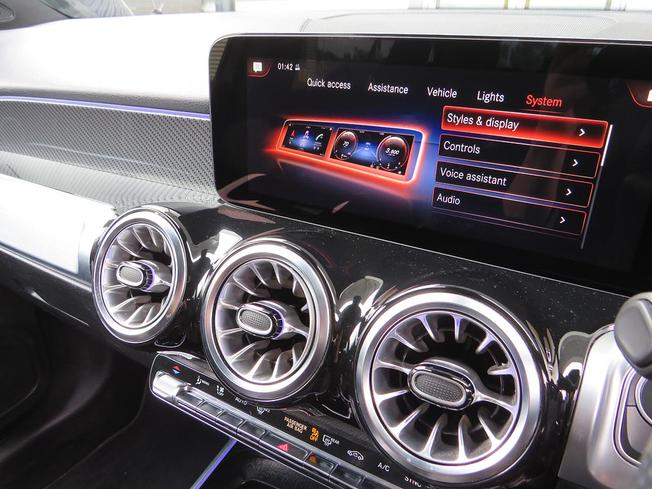 MERCEDES-BENZ GLB Photo 41