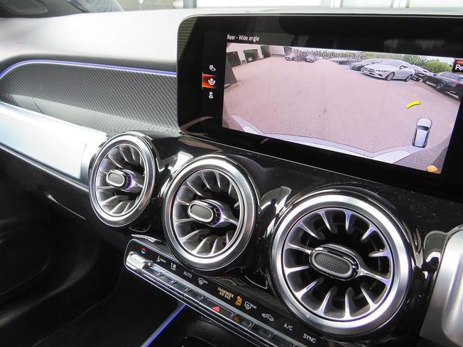 MERCEDES-BENZ GLB Photo 47