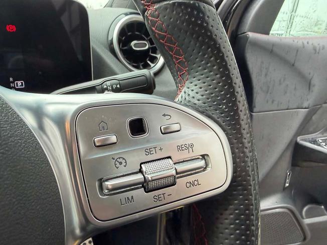 MERCEDES-BENZ GLA Photo 26
