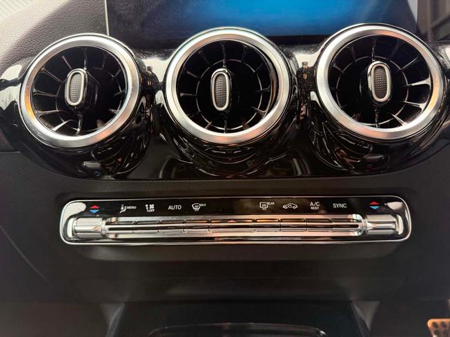 MERCEDES-BENZ GLA Photo 30