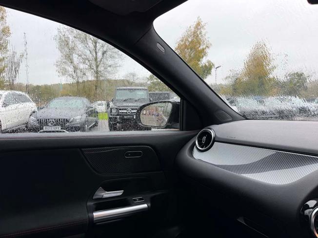 MERCEDES-BENZ GLA Photo 31