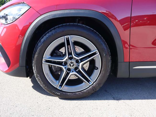 MERCEDES-BENZ GLA Photo 11