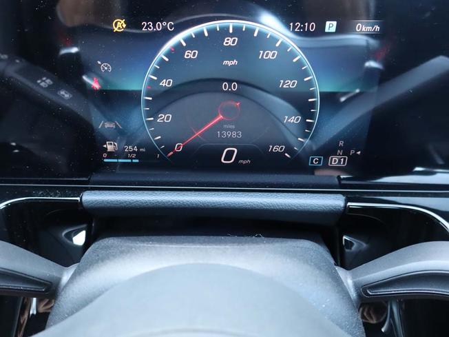 MERCEDES-BENZ GLA Photo 13