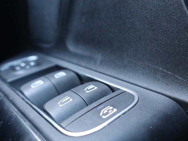 MERCEDES-BENZ GLA Photo 15