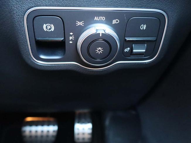 MERCEDES-BENZ GLA Photo 16