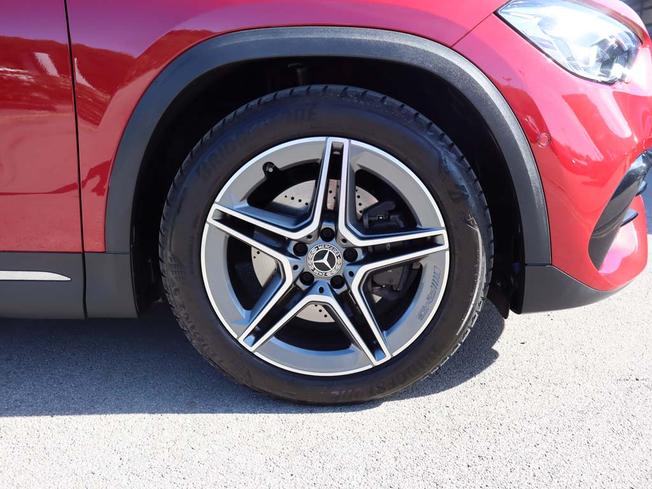 MERCEDES-BENZ GLA Photo 17