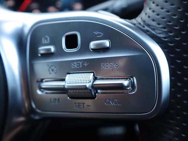 MERCEDES-BENZ GLA Photo 18