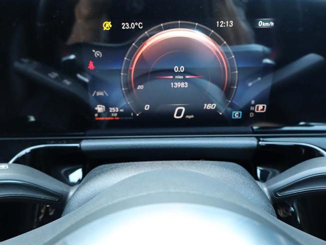 MERCEDES-BENZ GLA Photo 27