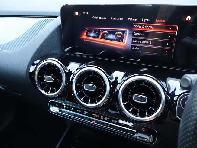 MERCEDES-BENZ GLA Photo 34