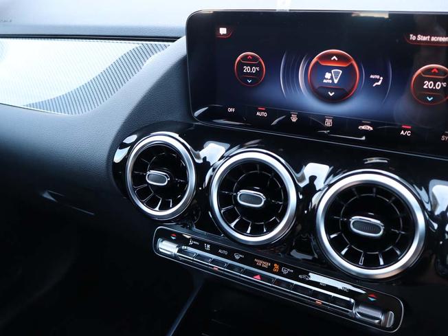 MERCEDES-BENZ GLA Photo 35