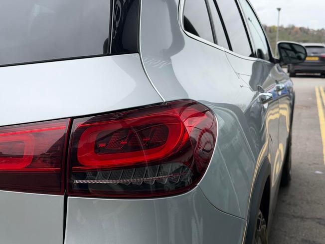 MERCEDES-BENZ GLA Photo 17