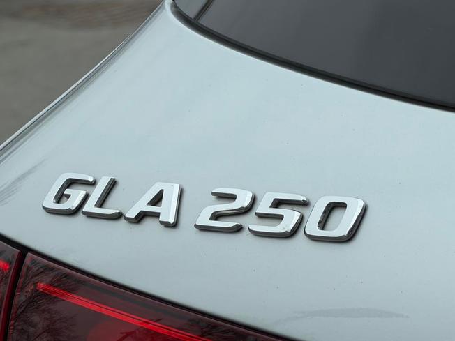 MERCEDES-BENZ GLA Photo 19