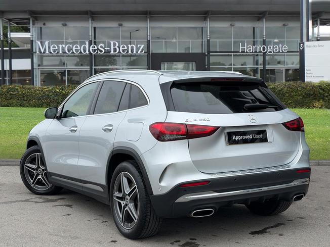 MERCEDES-BENZ GLA Photo 2