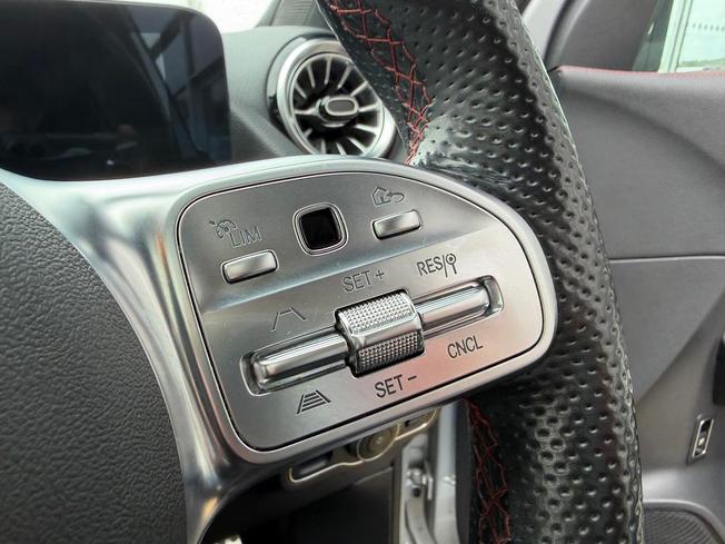 MERCEDES-BENZ GLA Photo 28