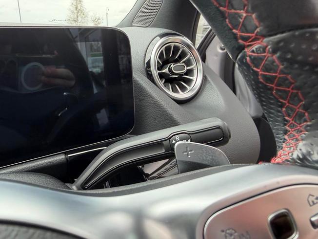 MERCEDES-BENZ GLA Photo 29