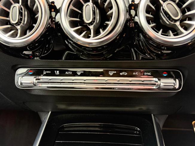 MERCEDES-BENZ GLA Photo 33