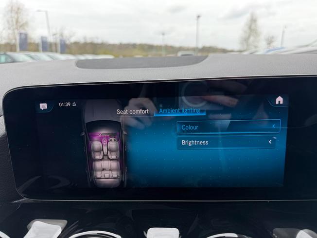MERCEDES-BENZ GLA Photo 36