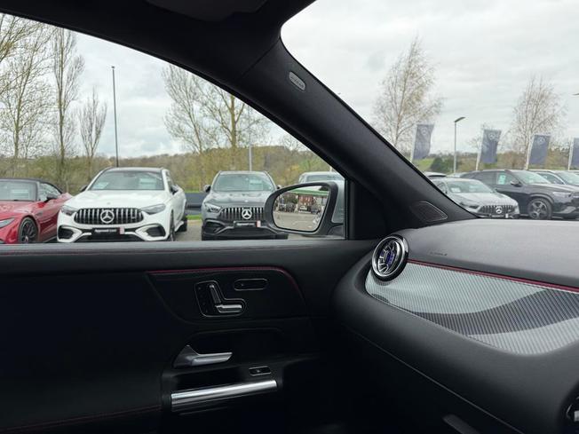 MERCEDES-BENZ GLA Photo 40