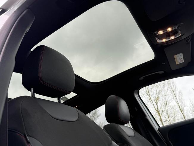 MERCEDES-BENZ GLA Photo 44
