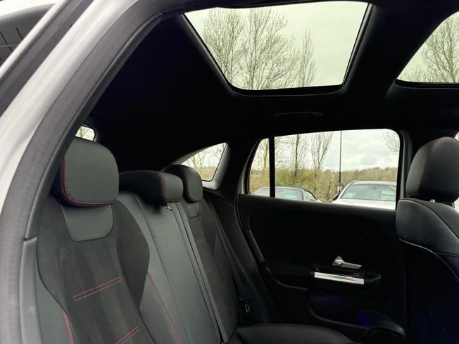 MERCEDES-BENZ GLA Photo 8