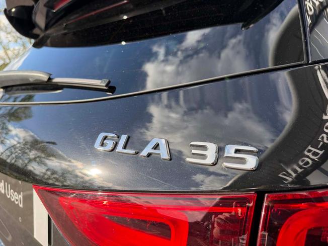 MERCEDES-BENZ GLA Photo 19