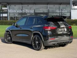 MERCEDES-BENZ GLA Photo 2