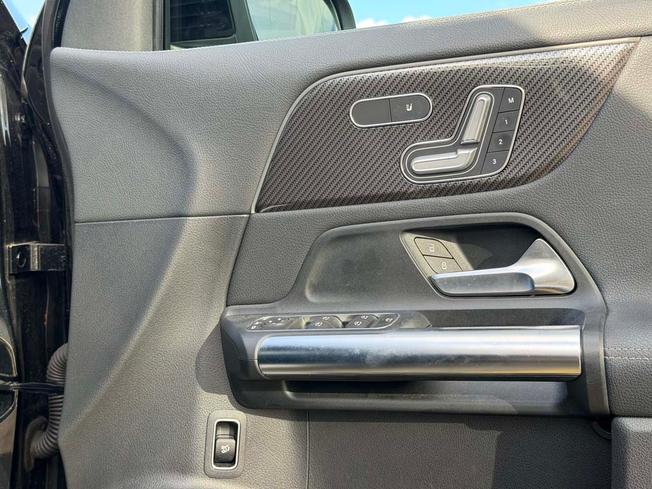 MERCEDES-BENZ GLA Photo 20