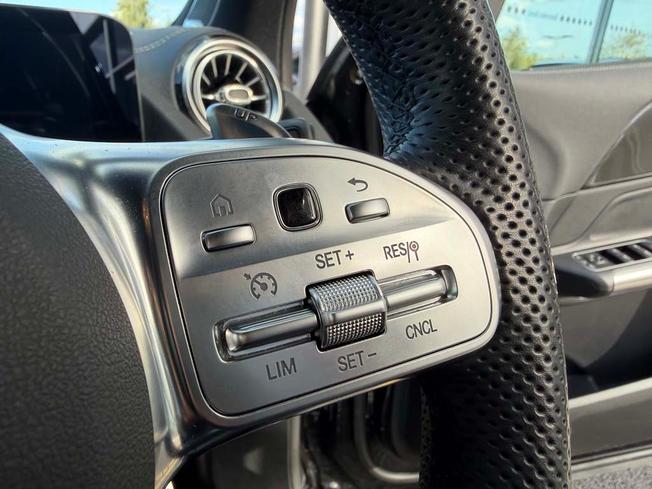 MERCEDES-BENZ GLA Photo 25