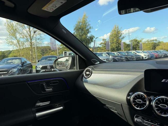 MERCEDES-BENZ GLA Photo 29